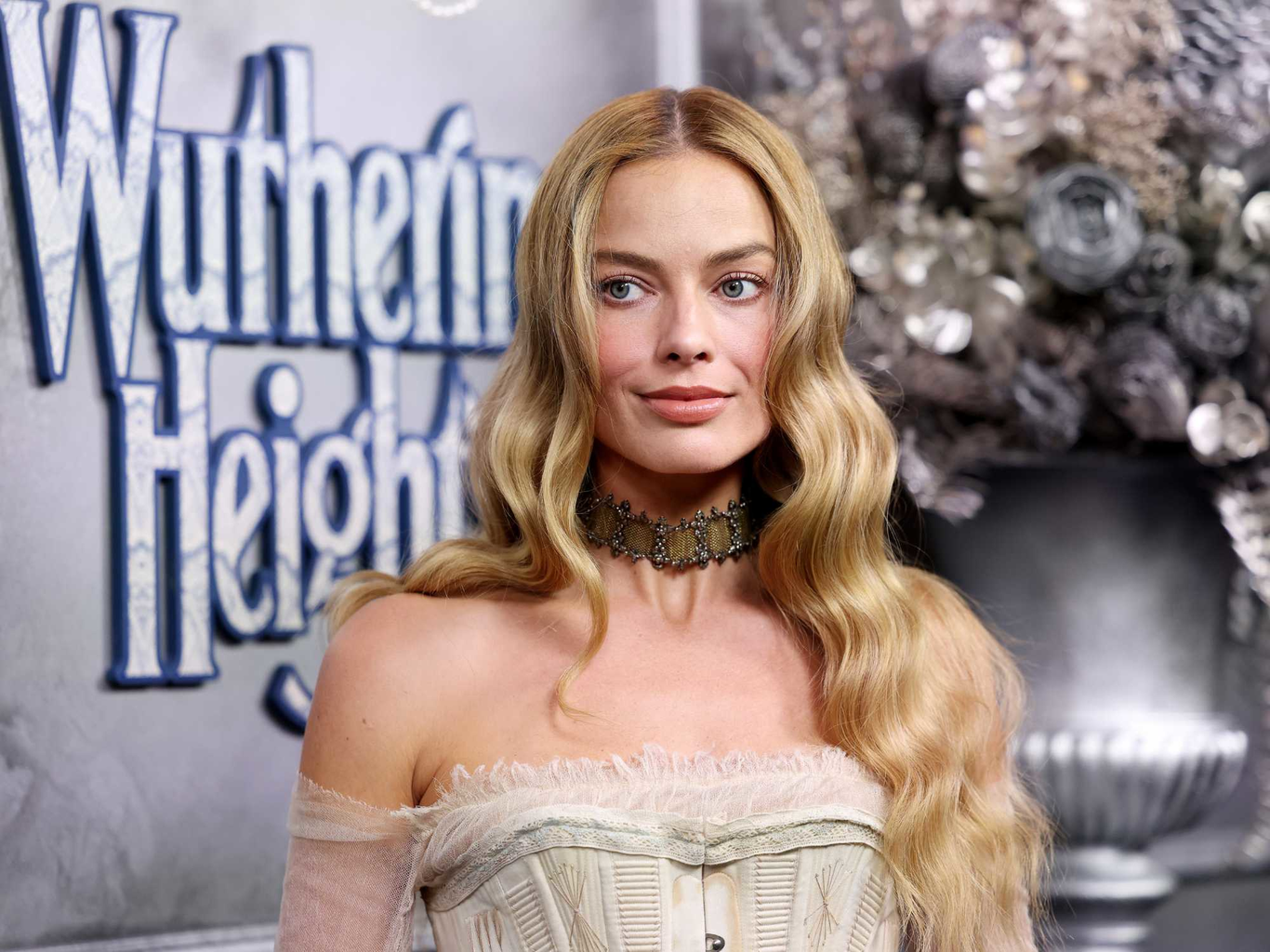 Zum Kino-Start: So stylst du Margot Robbies Trendfrisur aus "Wuthering