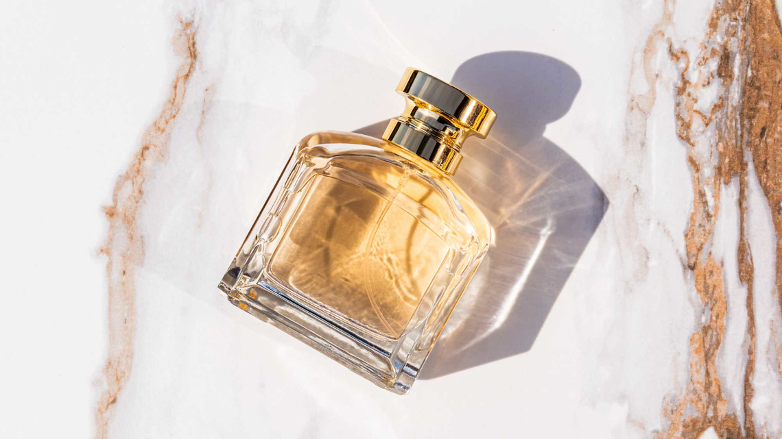 Bei Rossmann: Dieses Retro-Parfum feiert sein Duft-Comeback – und kostet kaum etwas