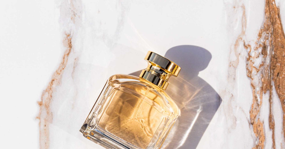 Bei Rossmann: Dieses Retro-Parfum feiert sein Duft-Comeback – und kostet kaum etwas