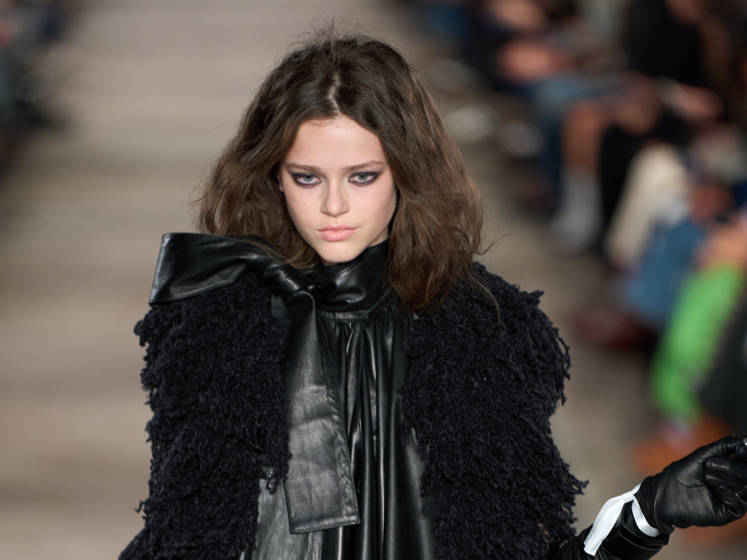 Bye Bye Clean Girl Ästhetik: Der Messy Girl Trend feiert 2026 sein Comeback