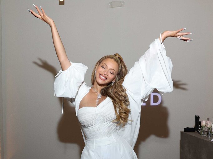Beyoncé macht's vor: Diesen Haarfarben-Trend lieben wir im Sommer 2024
